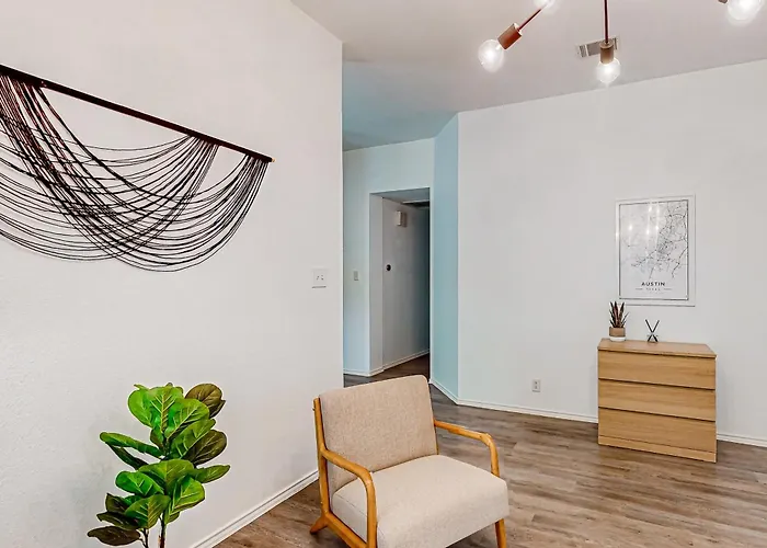 Beautiful Dog-Friendly Home With Fireplace, Large Yard, Hammock, W/D, And Ac
