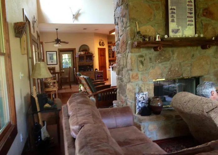 Beautiful Hill Country Hideaway