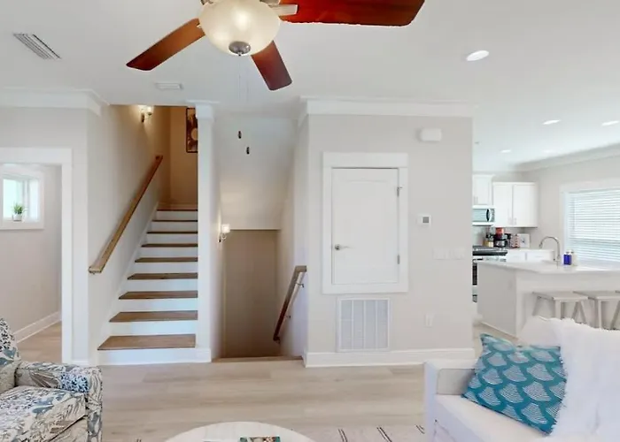Pet Friendly Close Drive To Beach Pool Sleeps 10