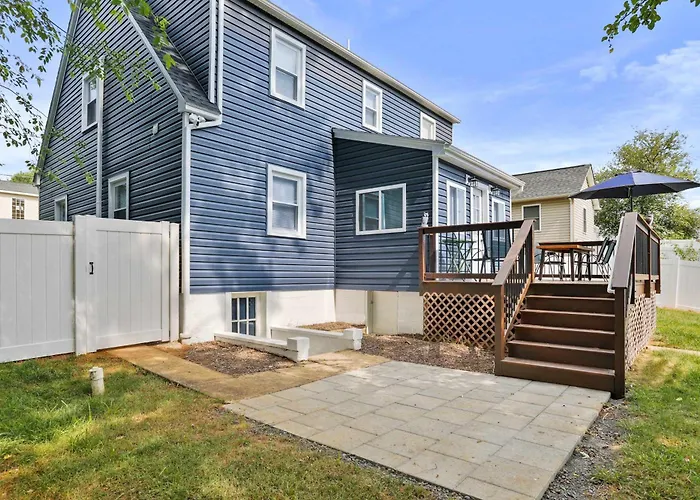 Cozy W Fenced Yard Games & Walkable To Luray