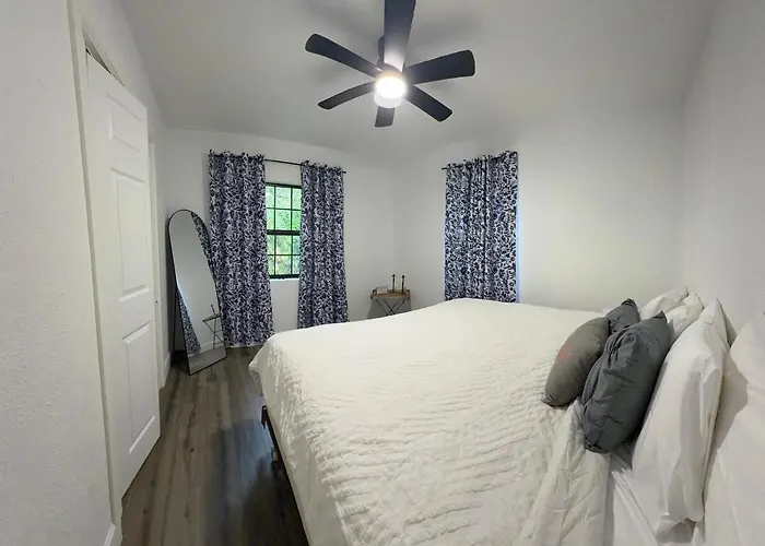 2 Bdrm Cottage In Charming Bartow