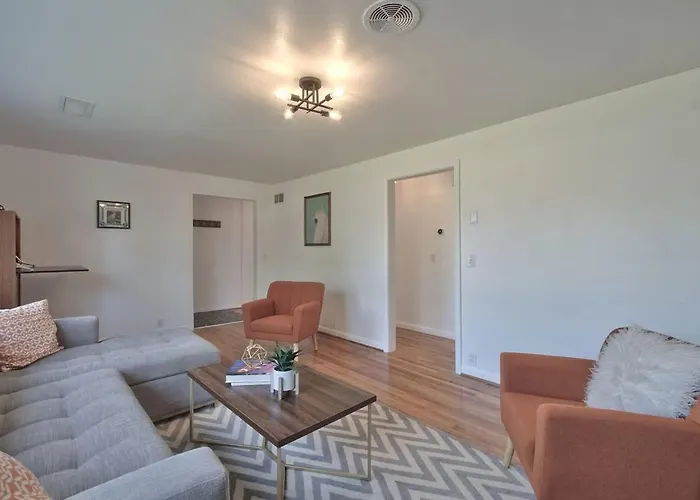 Ambrosia - Mid Century Near 3Rd St Pet-Friendly