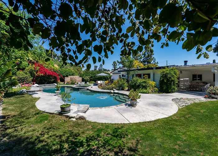 Newly Remodeled Home W Pool & Private Back Yard