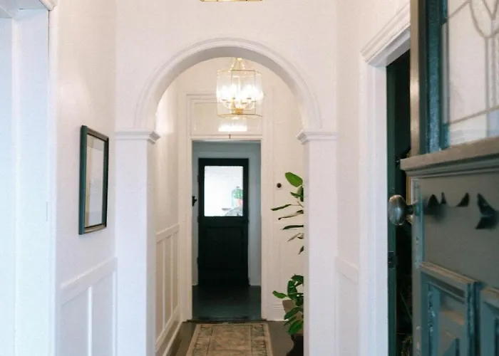 The Stationhouse Boutique Stay - Walk To It All