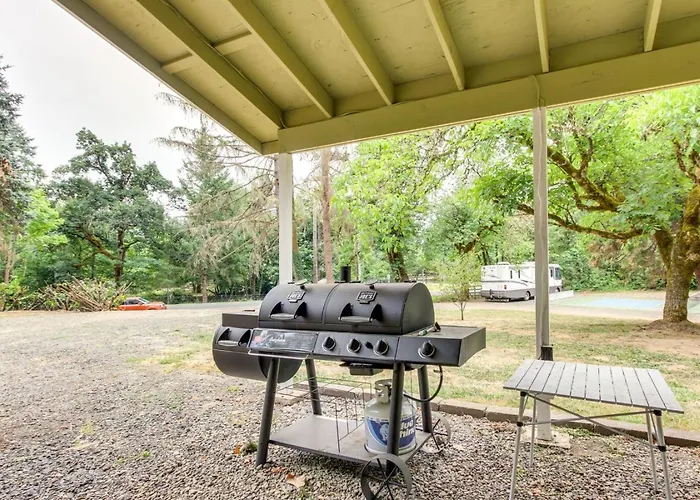 3 Acre Retreat With Fire Pit, Pickleball And Gazebo