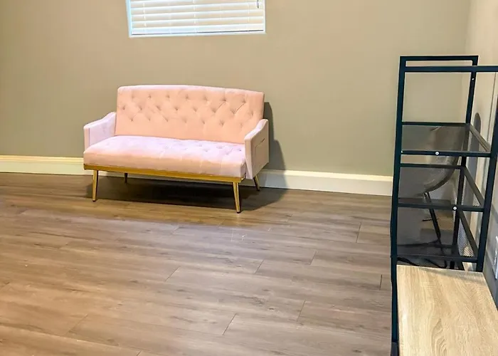 Spacious 5 Bdrm 4 Bth With Pool & Spa