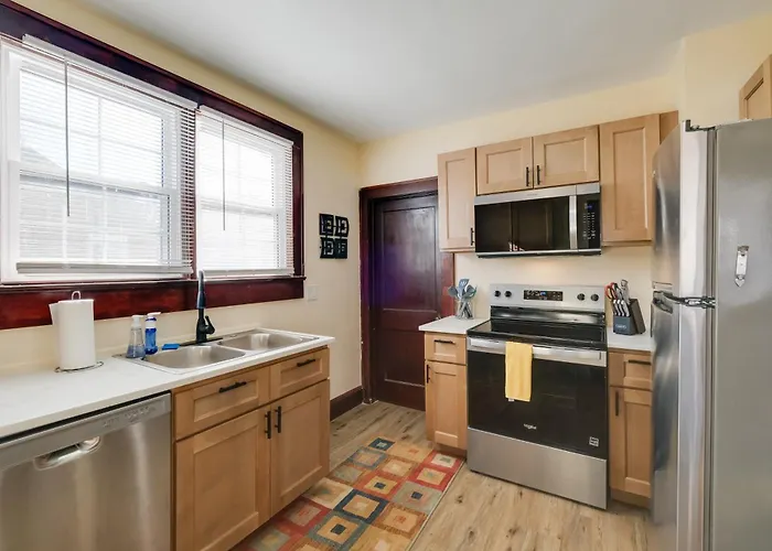 Walk To Main St & Campus! Dtwn Radford Home
