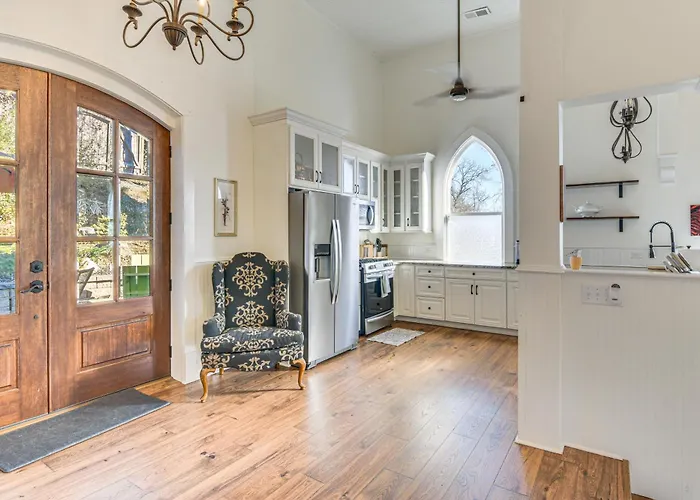 'The Sanctuary' In Historic Dtwn Staunton