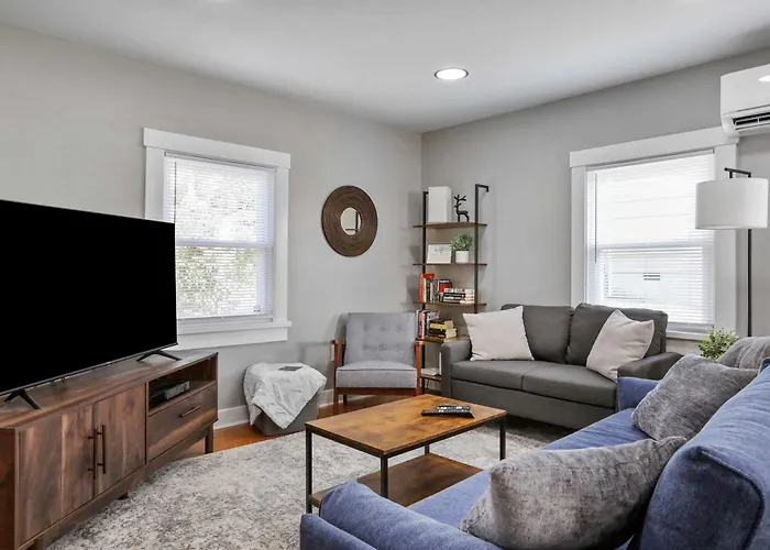 Cozy W Fenced Yard Games & Walkable To Luray