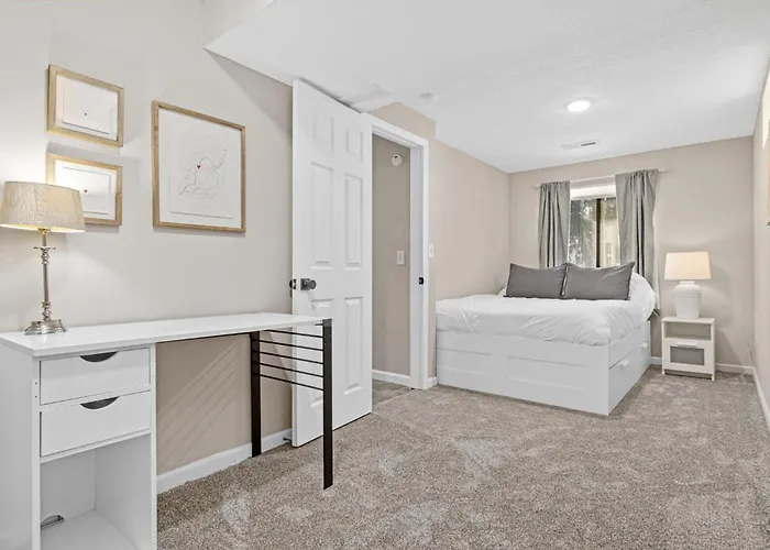 Spacious 5Br Family Haven, Pet Friendly, Game Room
