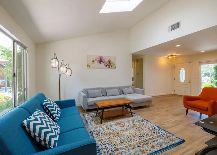 Cheerful 3 Bedrooms 2Bathrooms Single Family House