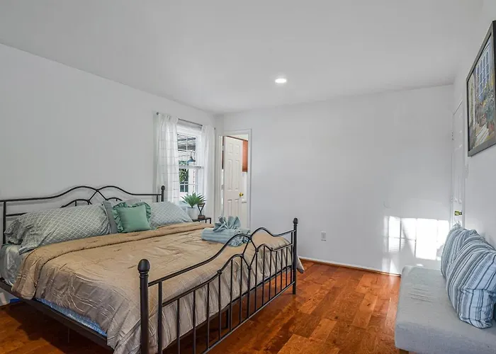 Cozy 4Br Retreat - Private Backyard, Gazebo & Grill