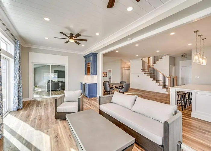 Chapman Lake Retreat With Pier, Fire Pit And Games