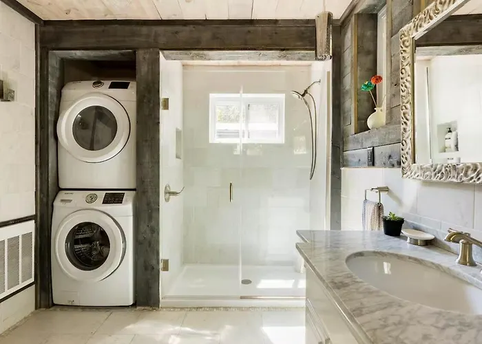 The Arts & Crafts House With Firepit, Skylights, Jetted Bathtub