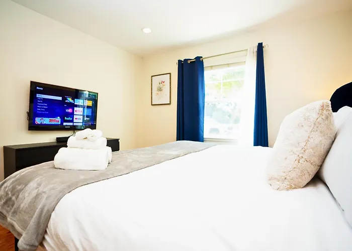 Cheerful 3Br Bar, Jacuzzi & Kids Treehouse