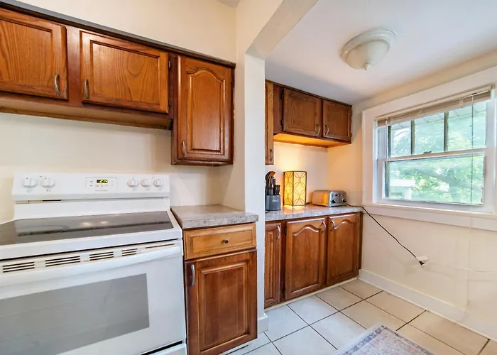 Cuyahoga Falls 3 Bedroom 2 Bath