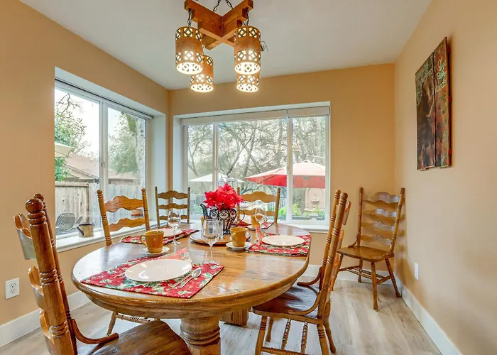 Hot Tub & Huge Patio: Home 5 Mi To Old Town Auburn