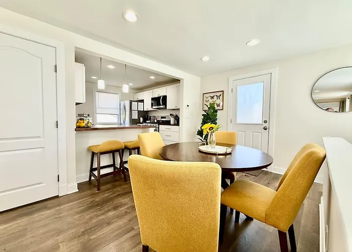 Cute And Cozy House In Quiet Blue Ash Neighborhood
