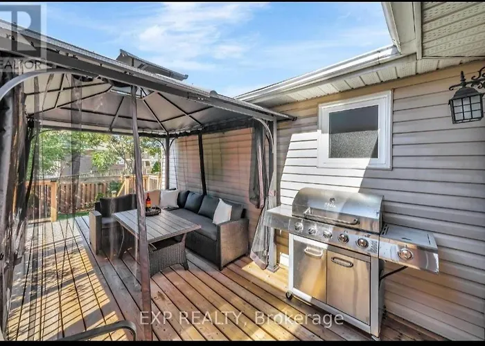 Luxurious Home In Belleville