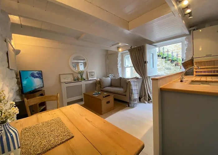 Sea-Ah-Na Side Cottage - Steps From The Beach Grade II Listed Refurbished Romantic Getaway