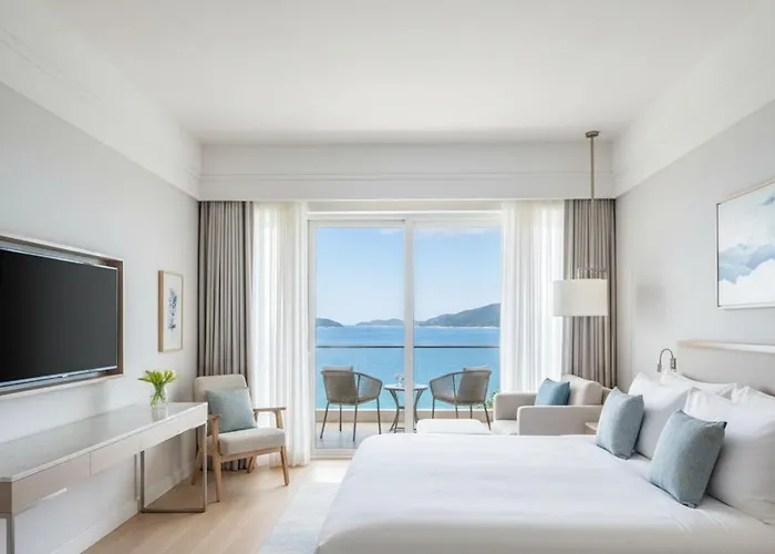 Mai Deluxe Hotel