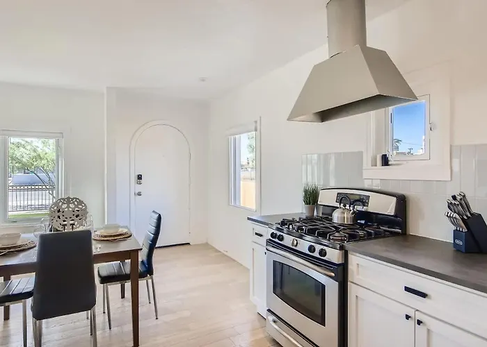 Cosmopolitan Cottage