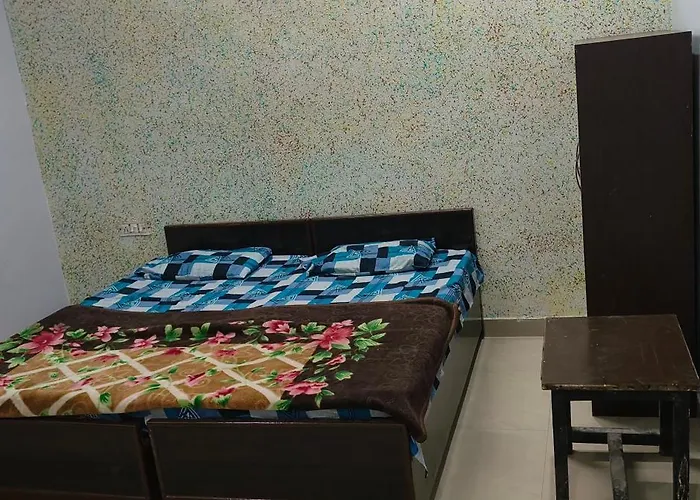 Shri Girraj Guest House