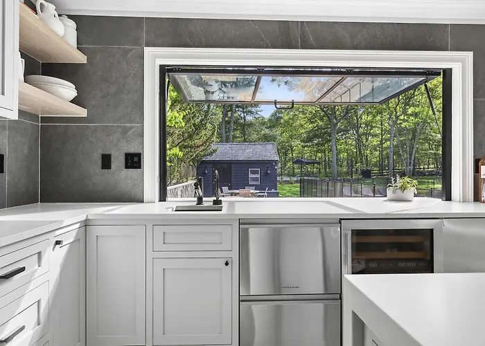 Wainscott Woods By Rove Travel - Luxe Estate With Pool