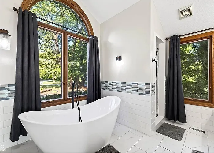 Lakefront Group Stay, Sleeps 19, Indoor Pool, Hot Tub, Arcades
