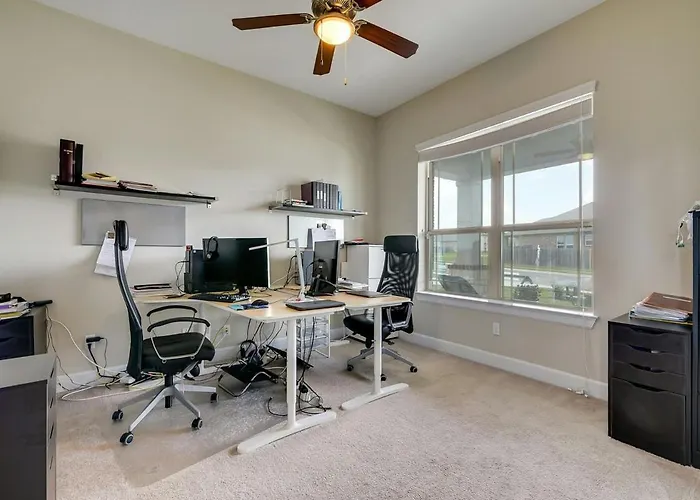 Tesla District Stay - Private Room - Wifi Plus Parking