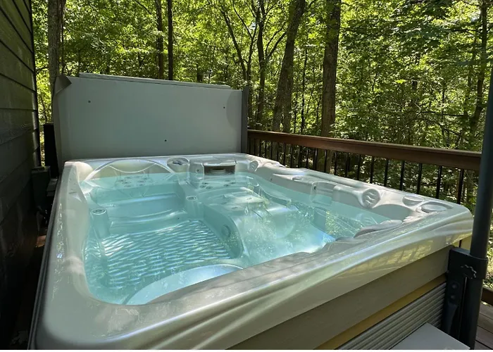 Most Secluded Cabin, Salt Hot Tub