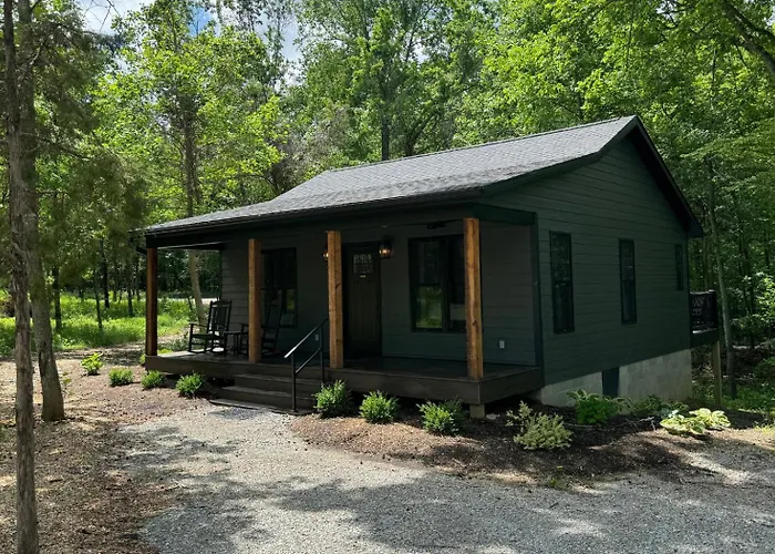 Wooded Cabin Hot Tub, Firepit & Giant City