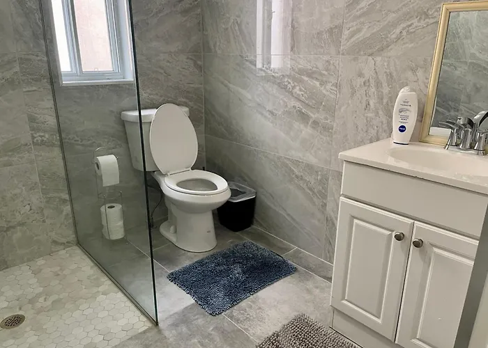 Spacious Bright Home In Woodbridge