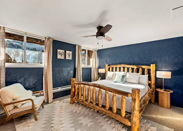 Eagle Vail Retreat With Golf Course Views And Sleeps 13