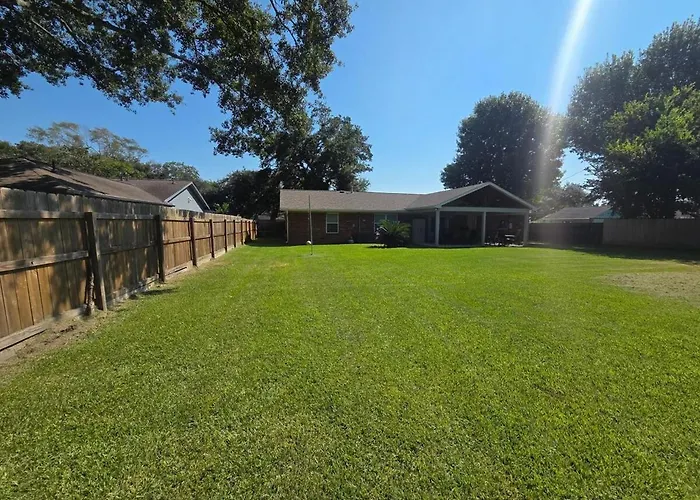 Bay Breeze Escape - 3Br Home With Game Room, Huge Backyard, Patio & Minutes From Boardwalk