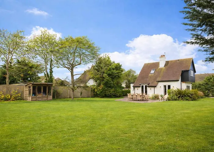 Spacious Coastal Family Home Sleeps 8