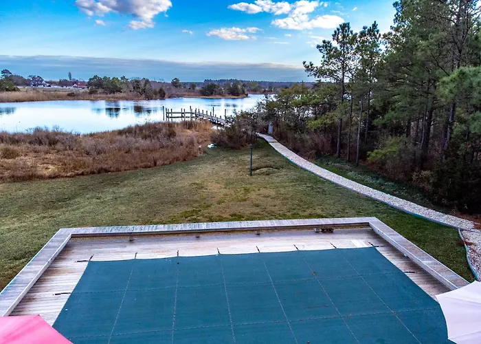 Very Private And Spacious Waterfront Family House