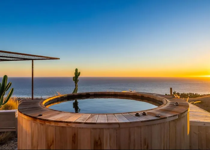 Luxe Malibu Retreat - Ocean Views, Hot Tub And Gym