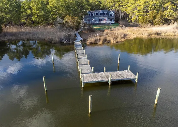 Very Private And Spacious Waterfront Family House