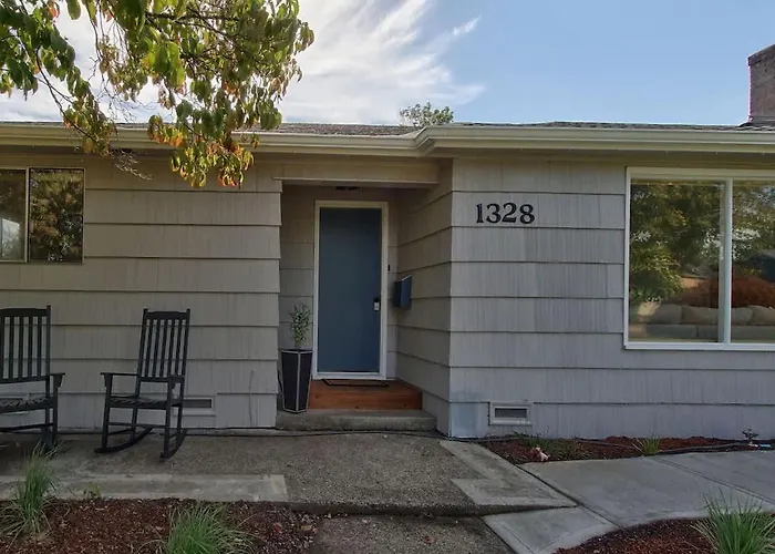 Ambrosia - Mid Century Near 3Rd St Pet-Friendly