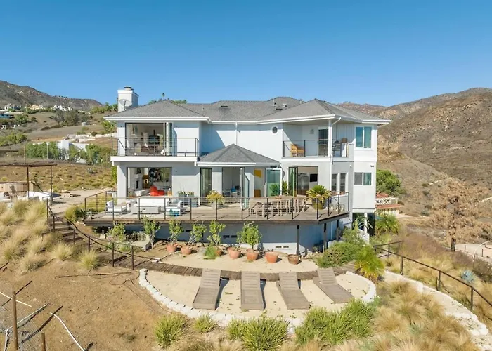 Luxe Malibu Retreat - Ocean Views, Hot Tub And Gym