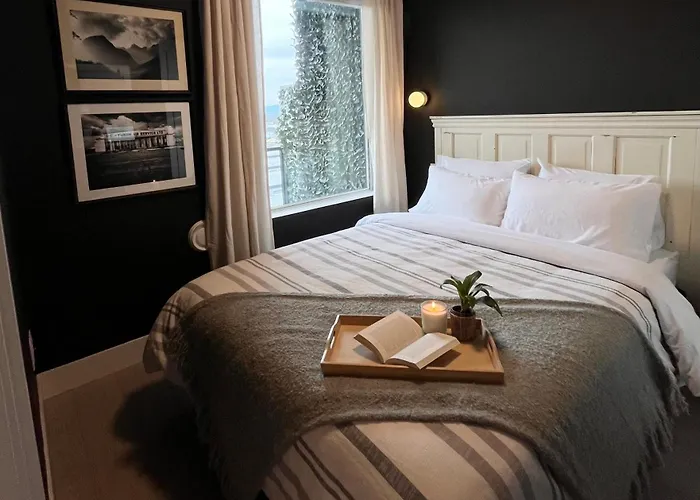 Modern & Stylish Condo In Langley City