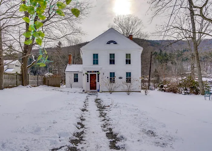 Hike, Fish & Ski: Riverside Barn Loft In Lee