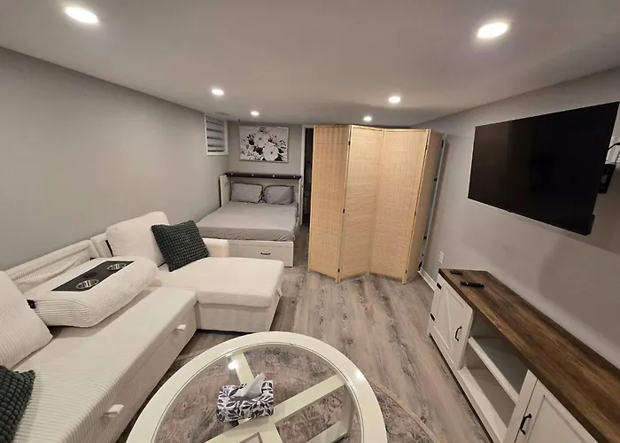 Cozy East Hill 2026