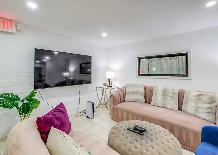 1 Mi To The Metro! Centrally Located Apt Near Dc