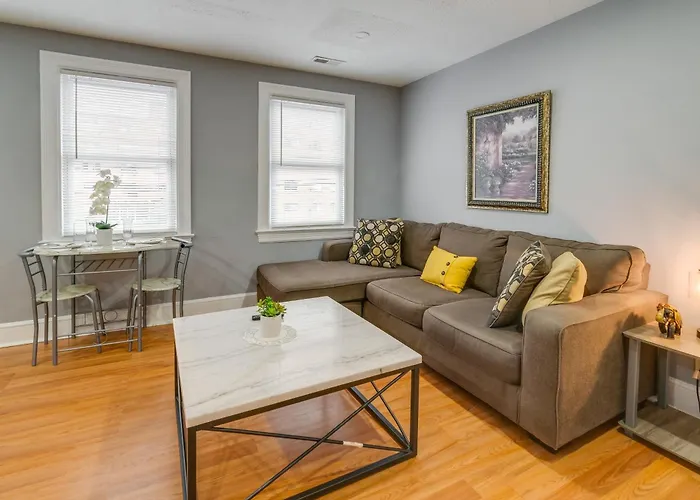 Easy Metro Access: Wfh-Friendly Apt 7 Mi To Dc!