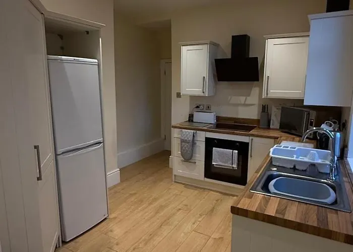 Spacious Home, Up To 10 Guests, Wi-Fi & Parking