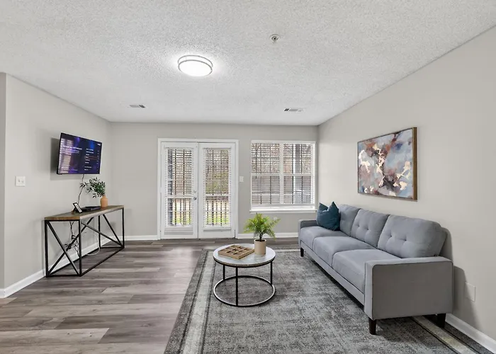 Stylish 2Br2Ba With Room To Unwind