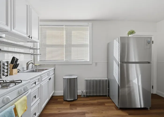 Cozy&Spacious 6Br Home In Newton
