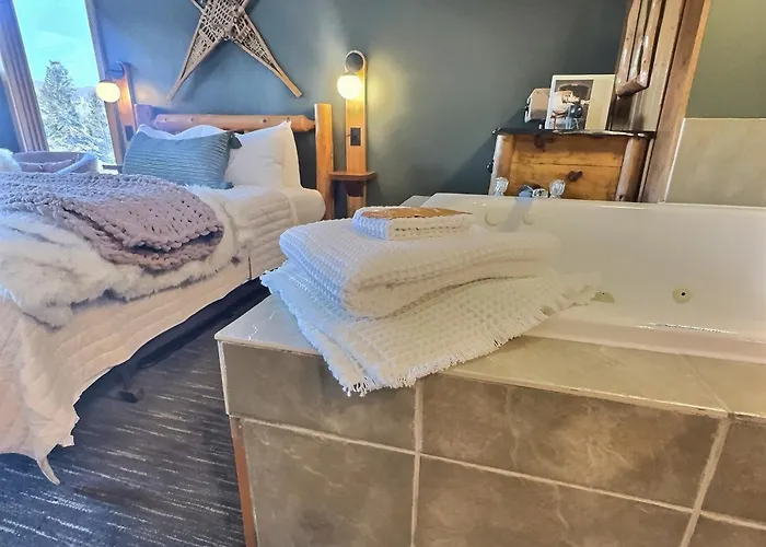Mountain Studio Ski Access & Jet Tub